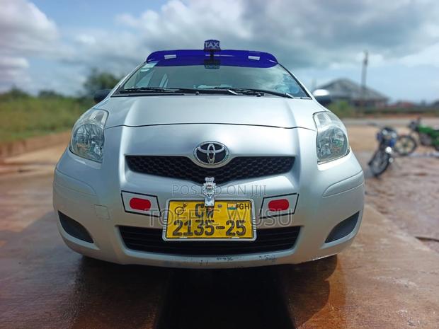 Toyota Corolla Base 4dr Sedan (1.8L 4cyl 5M) 2010 Silver