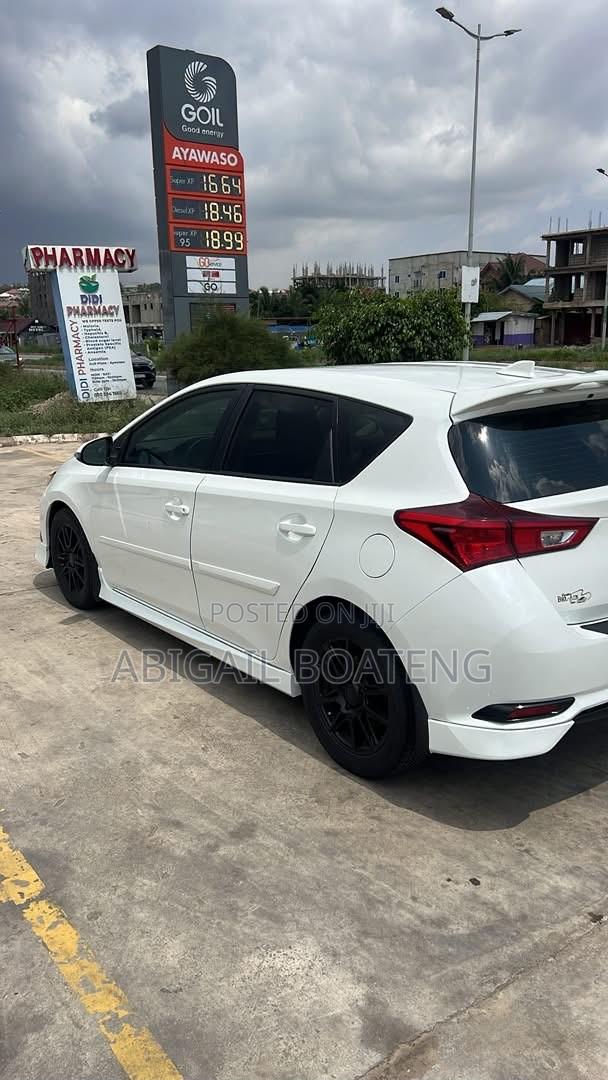 Toyota Corolla 2017 White