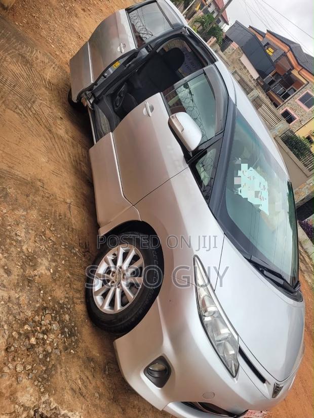Toyota Estima 2010 Silver