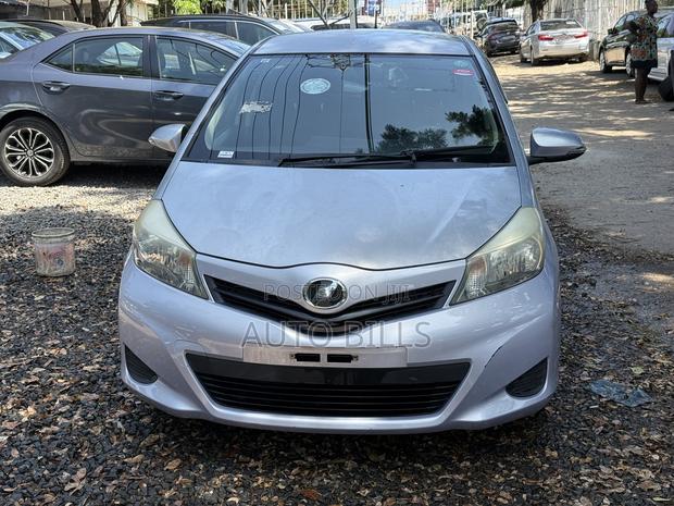 Toyota Vitz 1.5 FWD 5dr 2013 Silver