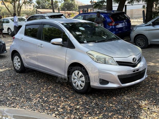 Toyota Vitz 1.5 FWD 5dr 2013 Silver