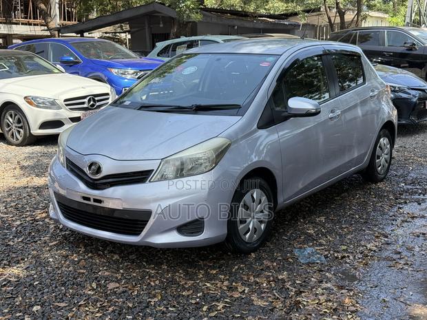 Toyota Vitz 1.5 FWD 5dr 2013 Silver