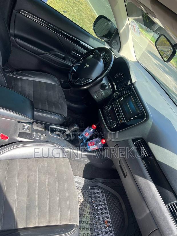 Mitsubishi Outlander 2018 Blue