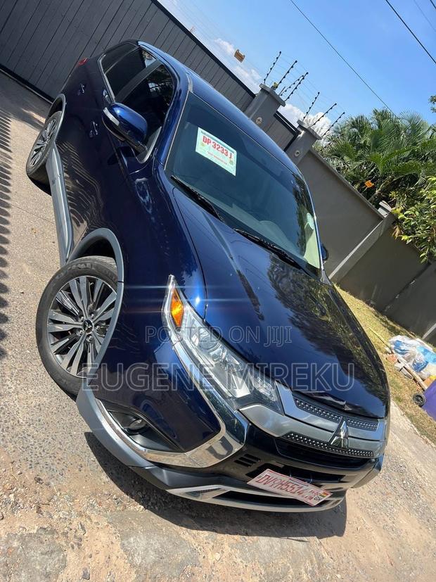 Mitsubishi Outlander 2018 Blue