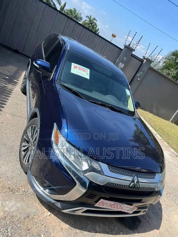 Mitsubishi Outlander 2018 Blue