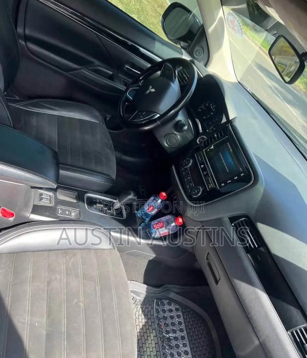 Mitsubishi Outlander 2018 Blue