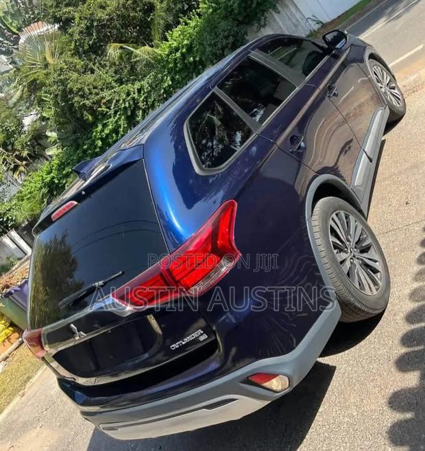 Mitsubishi Outlander 2018 Blue