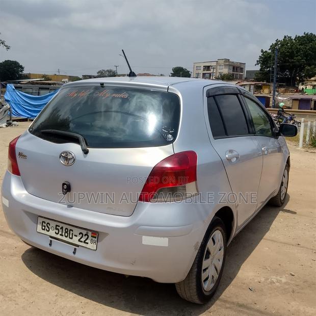 Toyota Vitz 2010 Silver