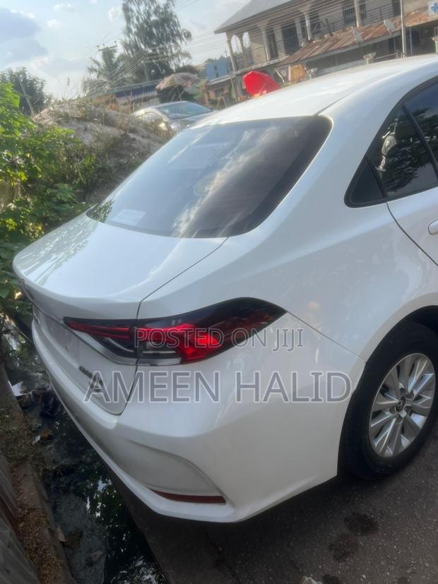 Toyota Corolla LE 2020 White