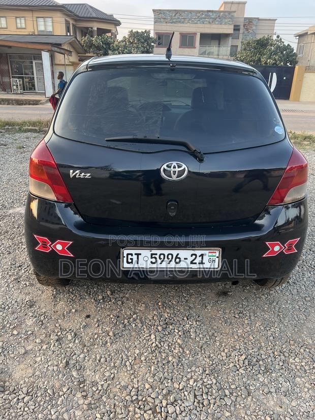 Toyota Vitz 1.0 FWD 5dr 2010 Black