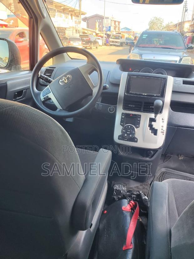 Toyota Voxy 2013 Black