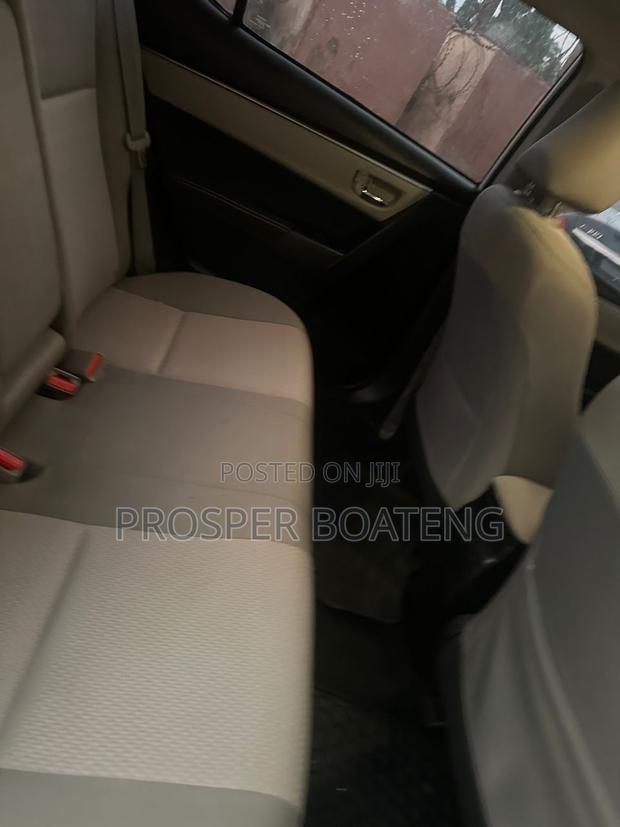 Toyota Corolla LE 4dr Sedan (1.8L 4cyl CVT) 2016 White
