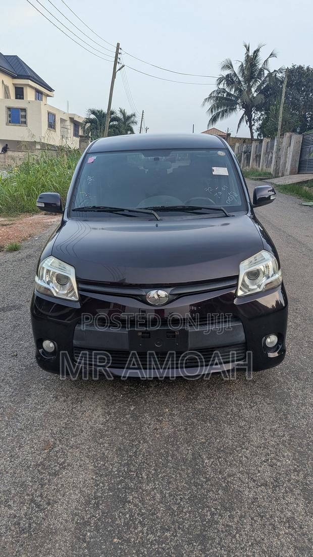 Toyota Sienta 2013