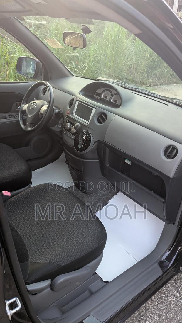 Toyota Sienta 2013