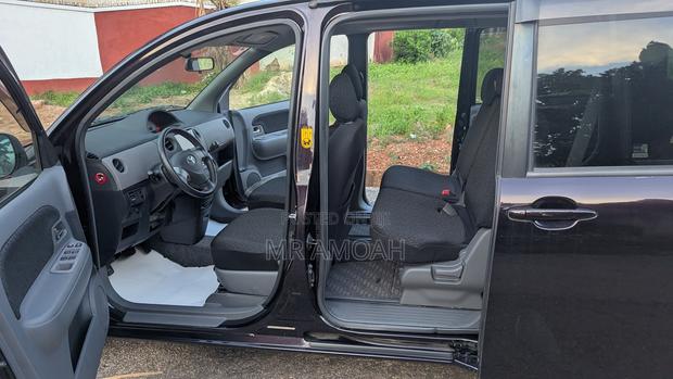 Toyota Sienta 2013