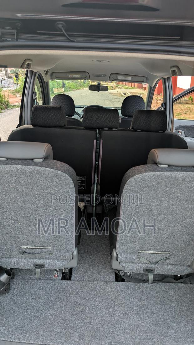 Toyota Sienta 2013