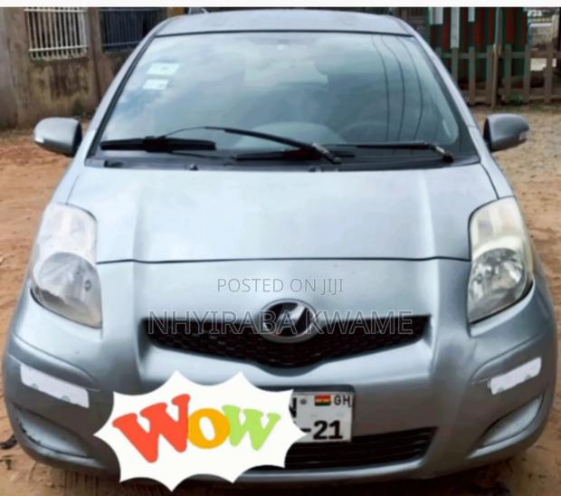 Toyota Vitz 1.5 FWD 5dr 2010 Gray