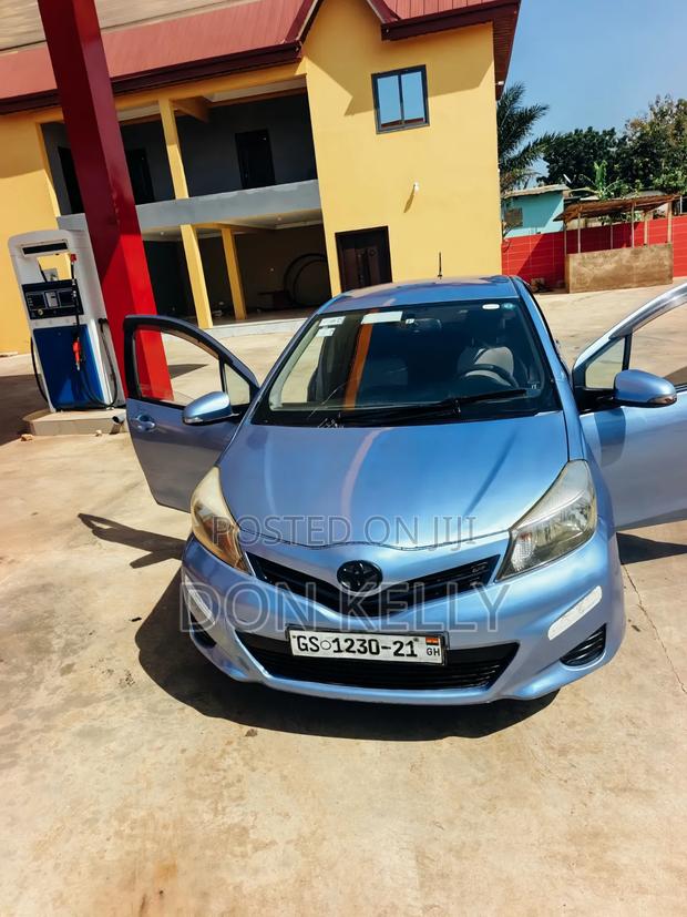 Toyota Vitz 1.3 AWD 5dr 2012 Blue