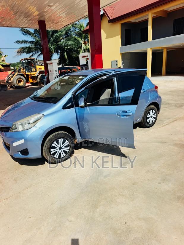 Toyota Vitz 1.3 AWD 5dr 2012 Blue