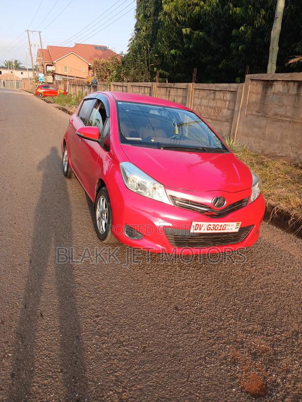 Toyota Vitz 1.3 FWD 5dr 2012 Pink