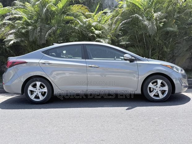 Hyundai Elantra Limited Sedan FWD (1.8L 4cyl 6A) 2016 Gray