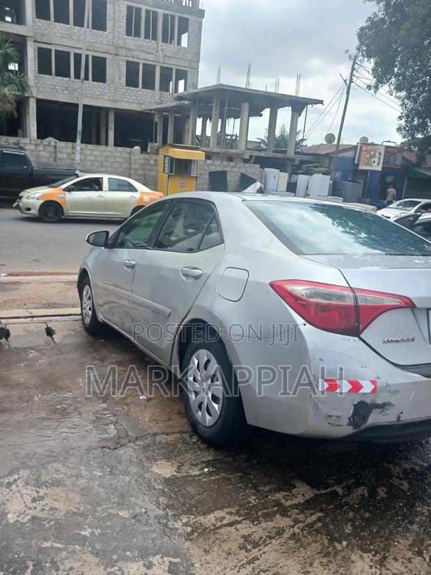 Toyota Corolla L 4dr Sedan (1.8L 4cyl 4A) 2015 Silver