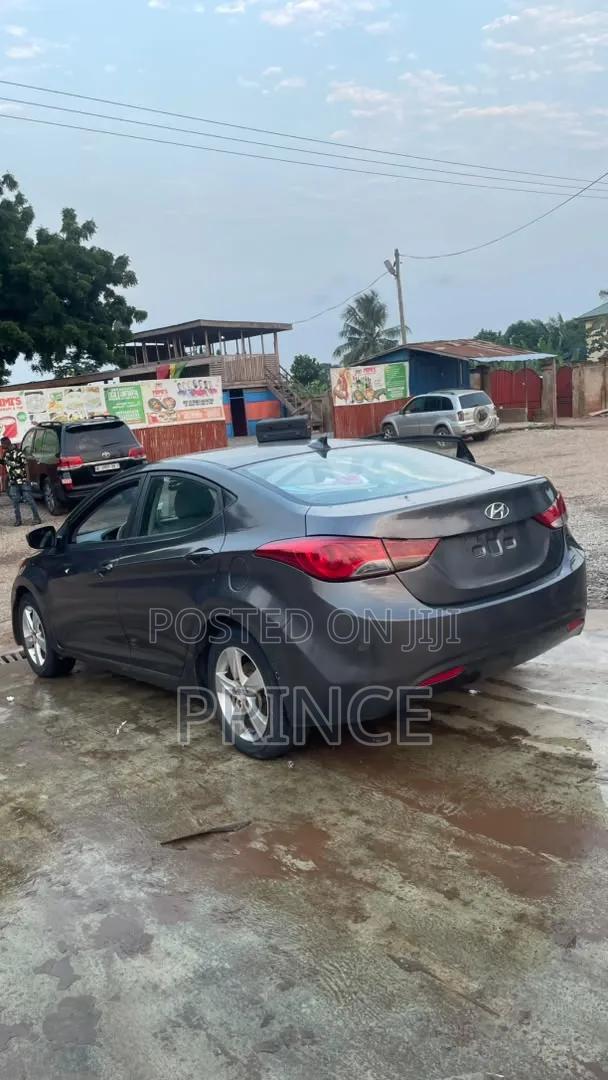 Hyundai Elantra 2012