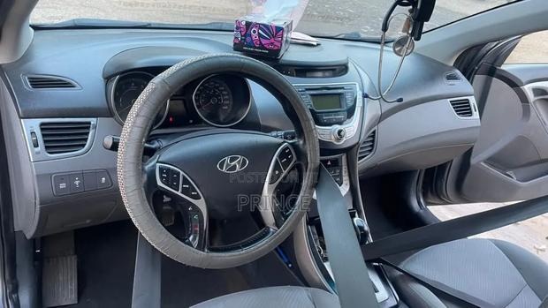 Hyundai Elantra 2012