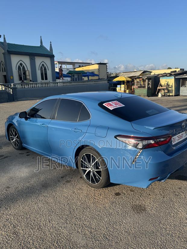 Toyota Camry SE 2023 Blue