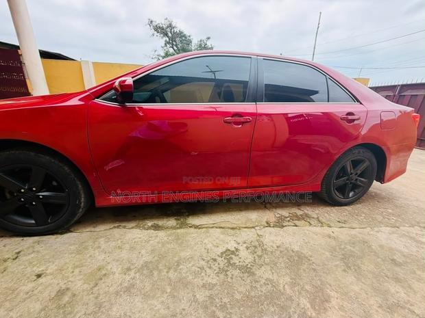 Toyota Camry SE 4dr Sedan (2.5L 4cyl 6A) 2014 Red