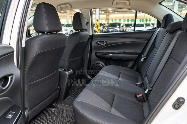 Toyota Yaris 1.5 Sedan XLE 2020 White