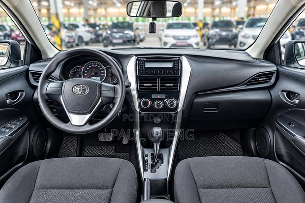 Toyota Yaris 1.5 Sedan XLE 2020 White