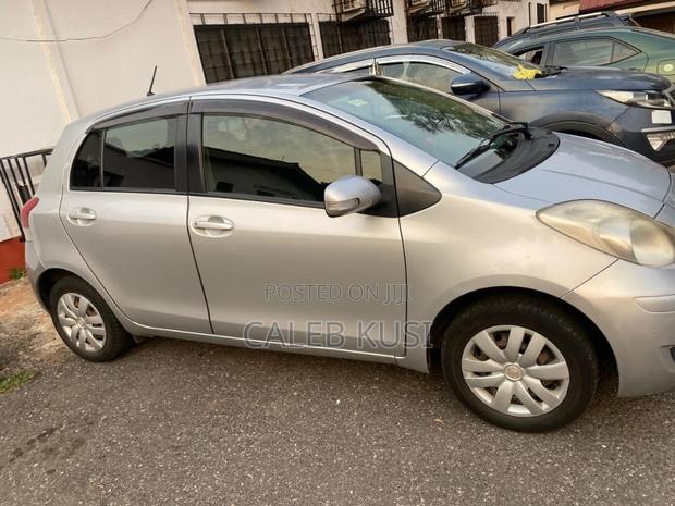 Toyota Vitz 2010 Silver