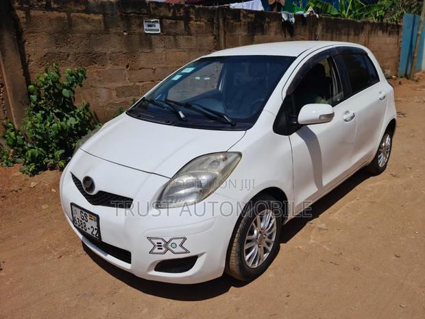 Toyota Vitz 2010 White