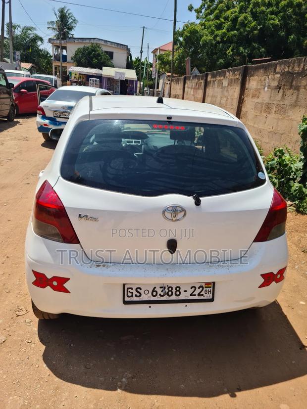 Toyota Vitz 2010 White