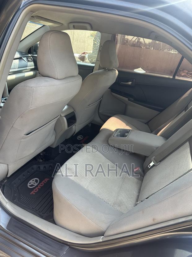 Toyota Camry SE 4dr Sedan (2.5L 4cyl 6A) 2012 Gray
