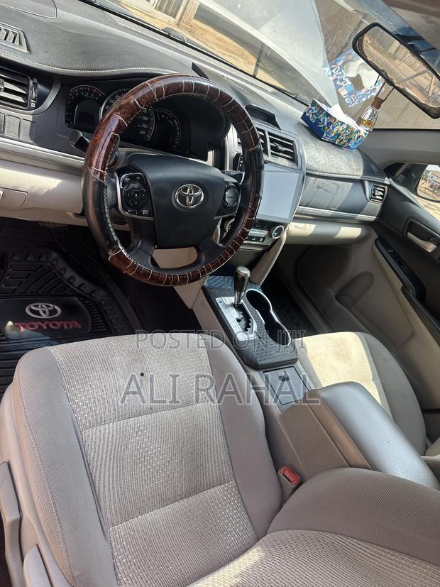 Toyota Camry SE 4dr Sedan (2.5L 4cyl 6A) 2012 Gray