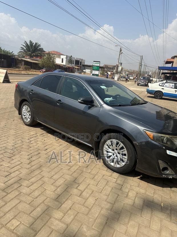 Toyota Camry SE 4dr Sedan (2.5L 4cyl 6A) 2012 Gray