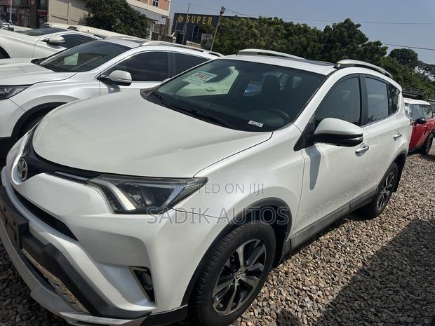Toyota RAV4 Limited FWD (2.5L 4cyl 6A) 2017 White