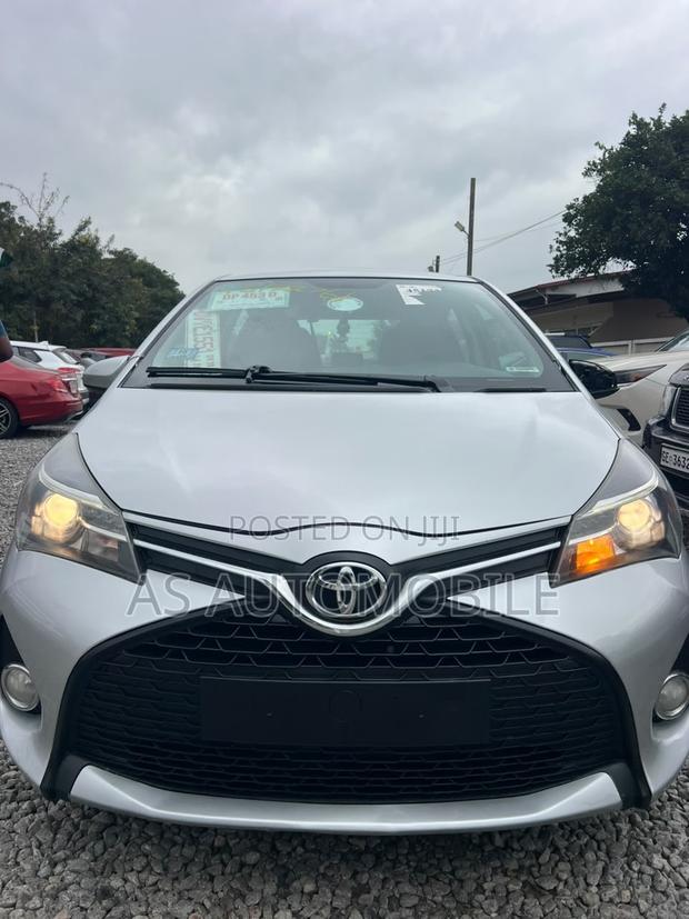 Toyota Yaris SE Hatchback 5dr 2015 Silver