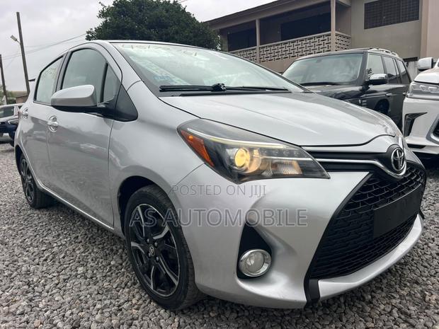 Toyota Yaris SE Hatchback 5dr 2015 Silver