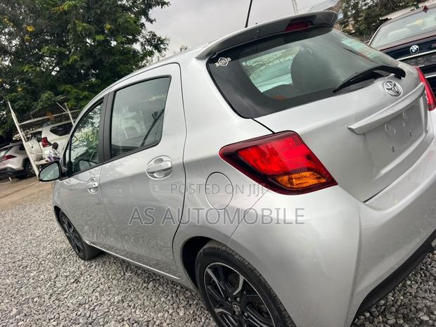 Toyota Yaris SE Hatchback 5dr 2015 Silver