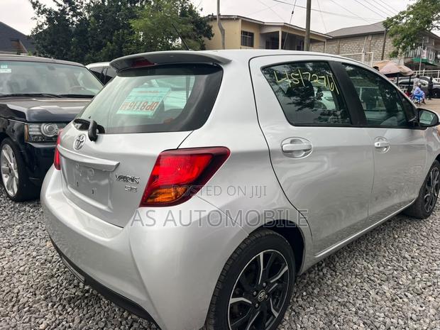 Toyota Yaris SE Hatchback 5dr 2015 Silver