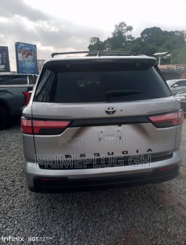 Toyota Sequoia Platinum RWD 2024 Silver