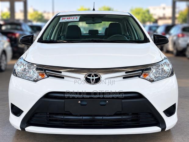 Toyota Yaris LE Hatchback 5dr 2015 White
