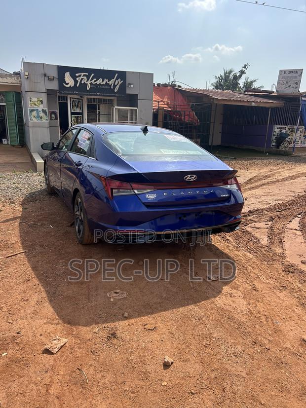 Hyundai Elantra Limited 2022 Blue