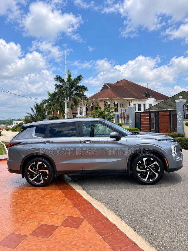 Mitsubishi Outlander SE 2023 Gray