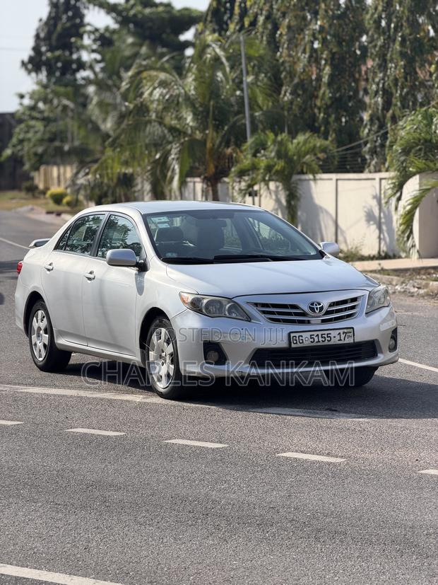 Toyota Corolla LE 4dr Sedan (1.8L 4cyl 4A) 2013 Silver