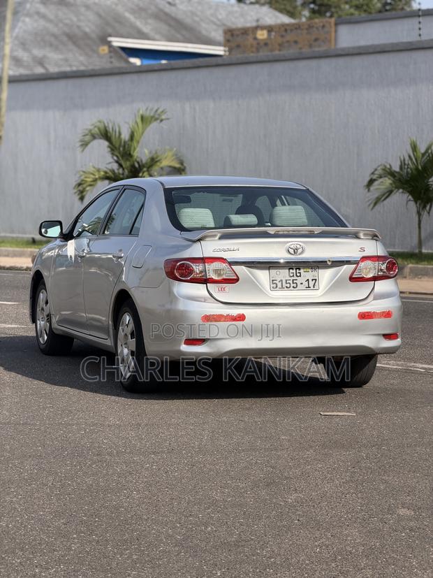 Toyota Corolla LE 4dr Sedan (1.8L 4cyl 4A) 2013 Silver