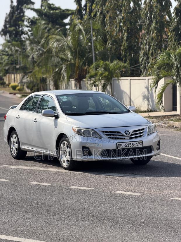 Toyota Corolla LE 4dr Sedan (1.8L 4cyl 4A) 2013 Silver